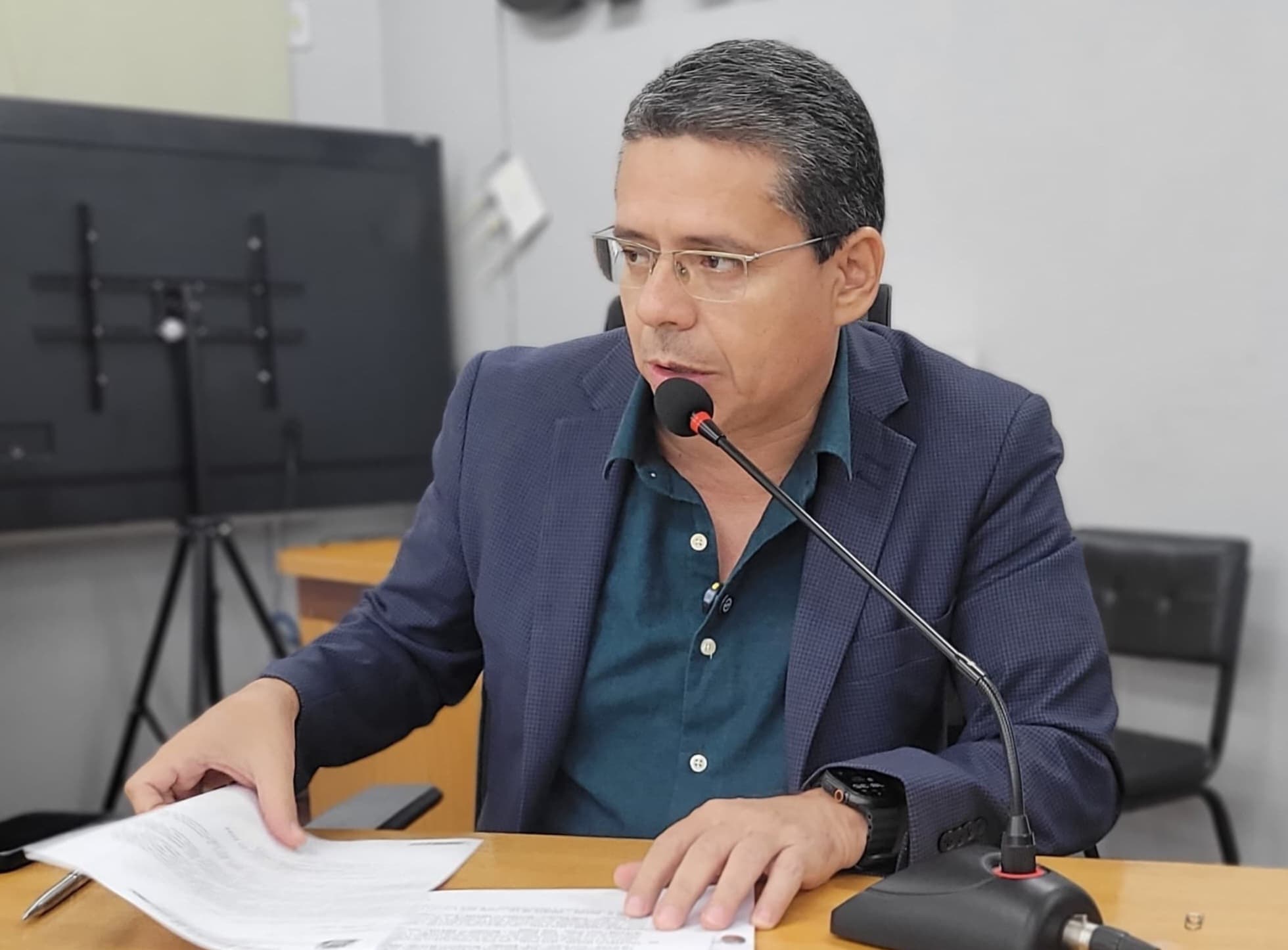 Alexandre cobra recuperação geral dos pontos de ônibus, taxi e mototáxi na cidade