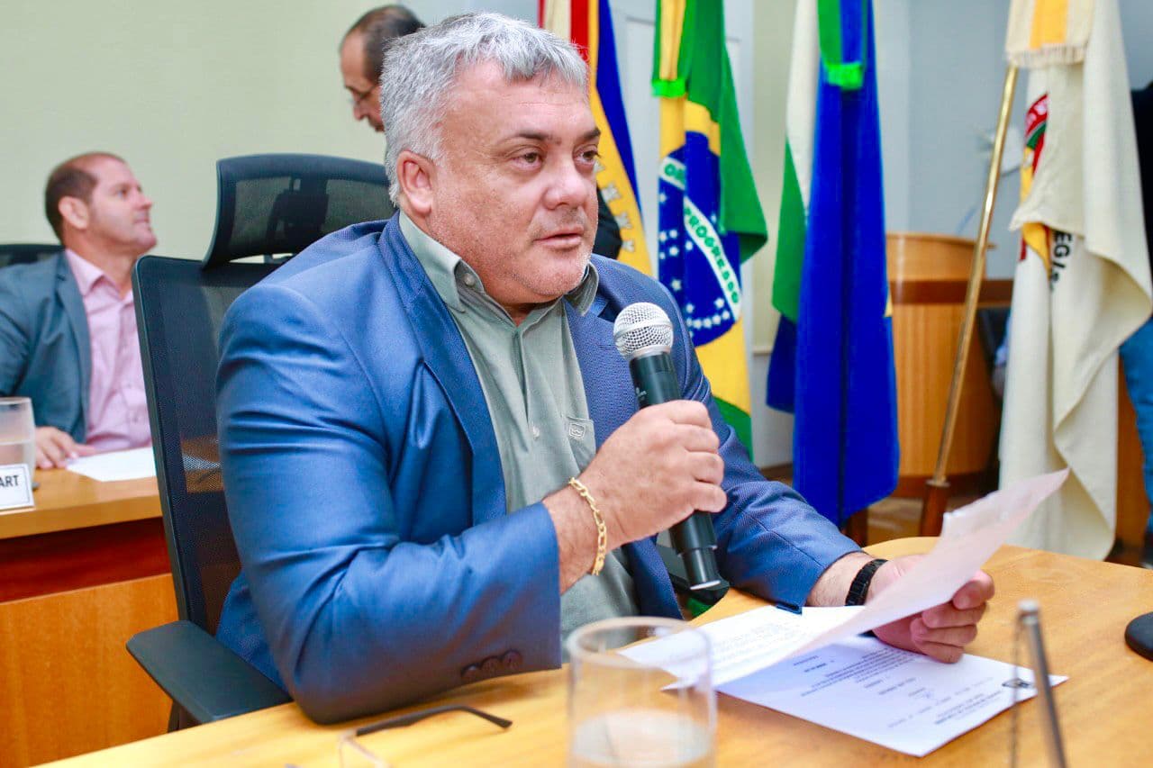 Vereador pede limpeza no Bairro Padre Ernesto Sassida para eliminar focos de doenças