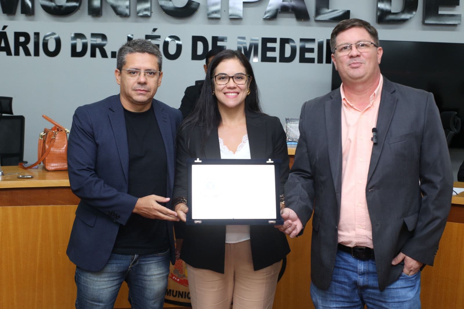 Câmara entrega título de Cidadã Corumbaense à juíza Luiza Vieira Sá de Figueiredo