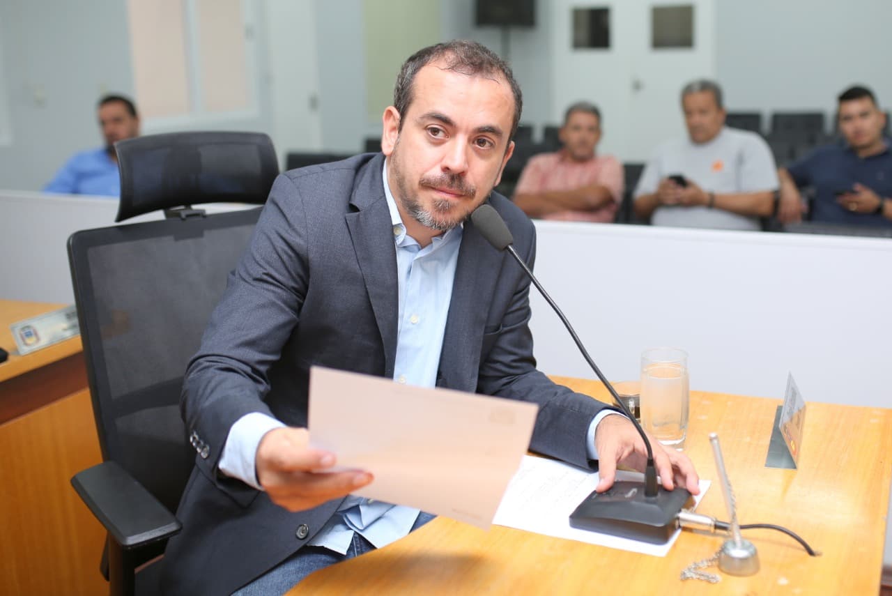 Na Câmara, vereador pede melhorias no sistema de iluminação no Corumbella II