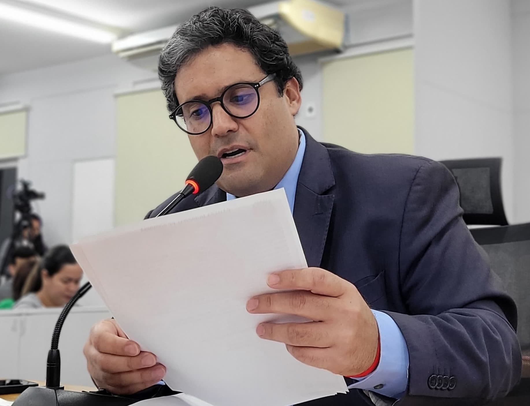 Chicão pede apuração de possíveis irregularidades na tarifa de embarque em Corumbá