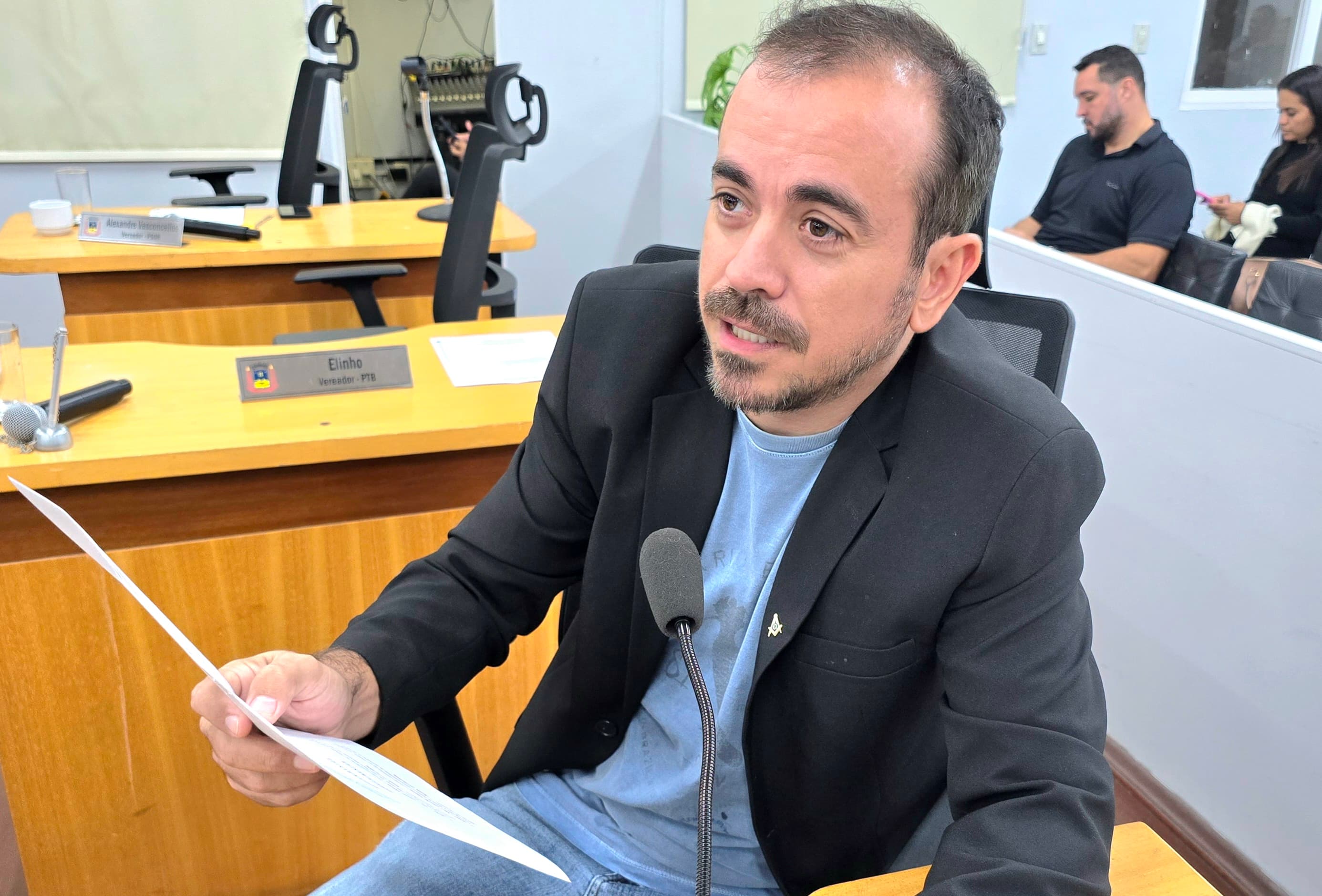 Vereador cobra serviços emergenciais para dotar a Rua Cabral de boas condições de tráfego