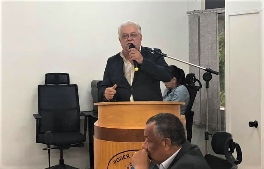 Vereador critica agência bancária e pede mais respeito a aposentados