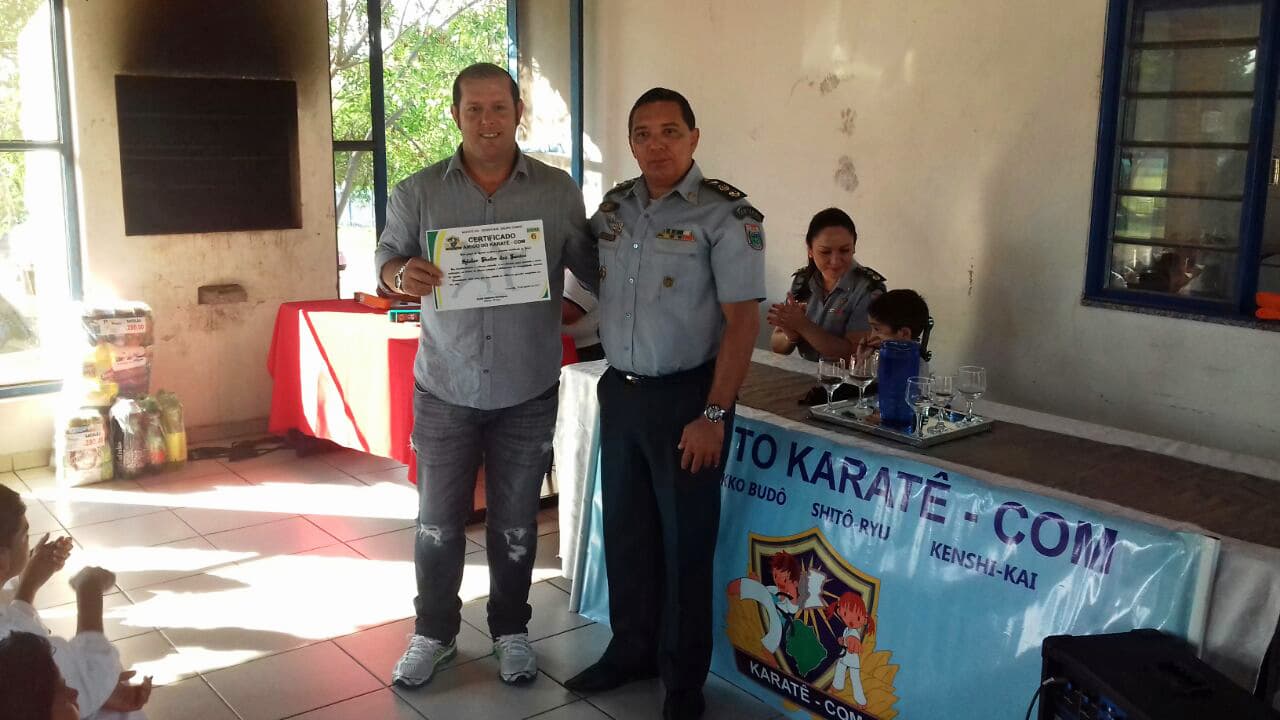 Gaúcho da Pró-Art prestigia troca de faixas do Projeto Karatê Comunitário