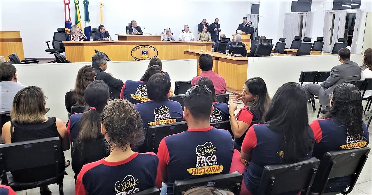Homenagens na Câmara marcam os 120 anos de fundação do Santa Teresa