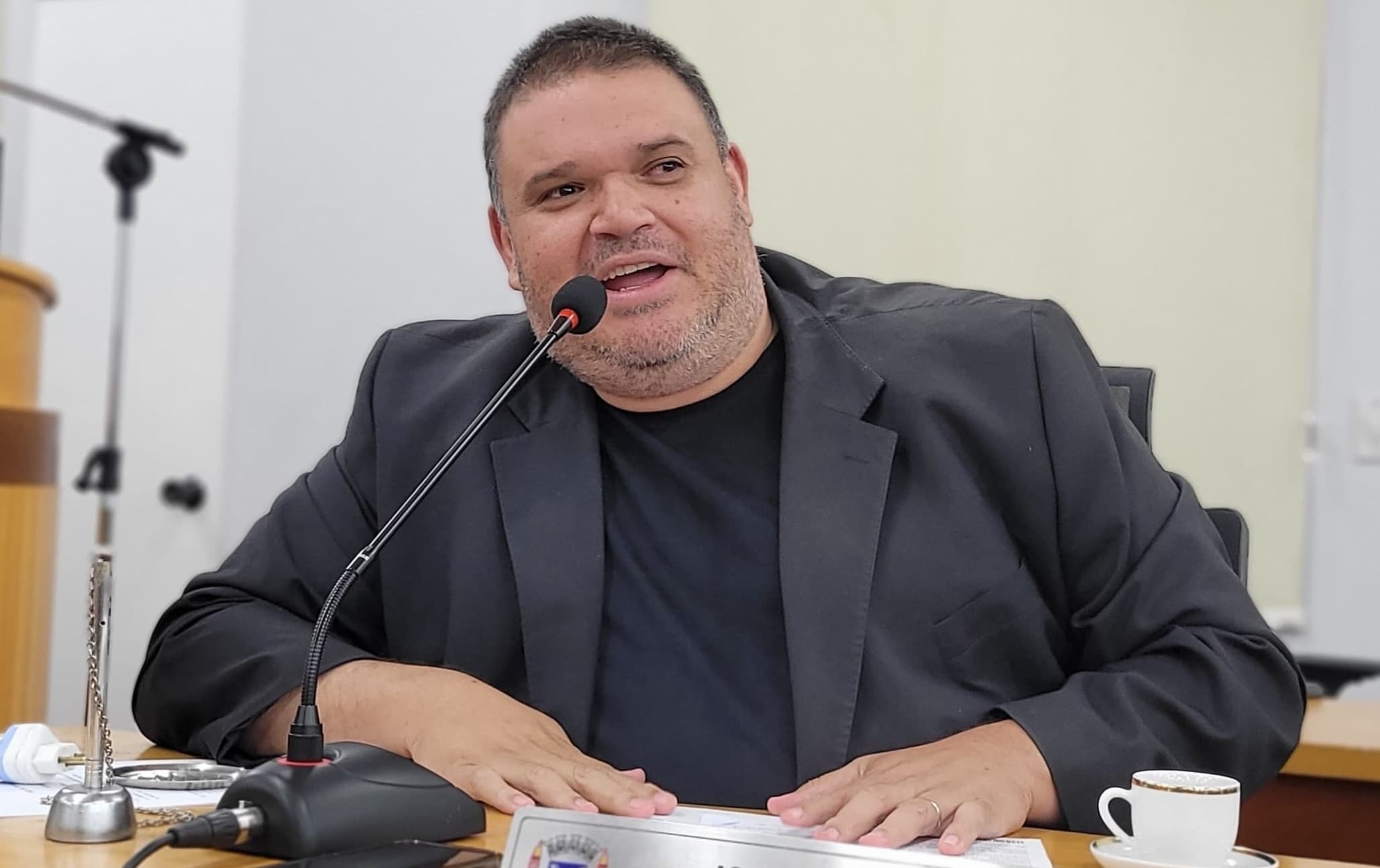 Jovan cobra recuperação de quadra de esportes da Escola Tilma Fernandes Veiga