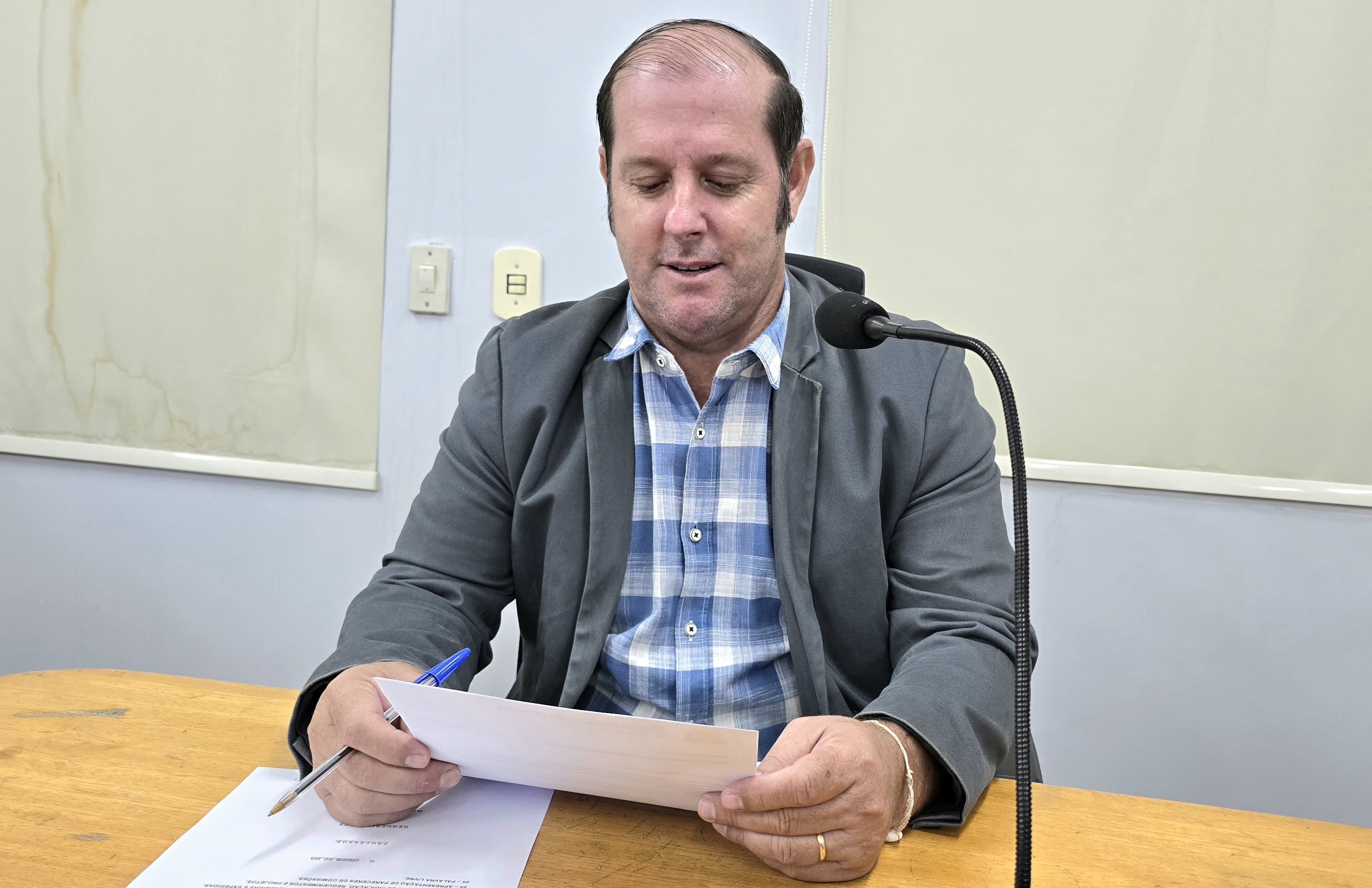 Na Câmara, vereador reivindica recuperação de vias públicas na área urbana