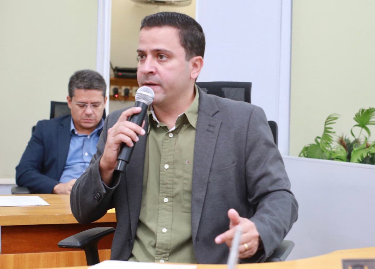 Na Câmara, vereador cobra informações sobre as obras públicas paradas em Corumbá