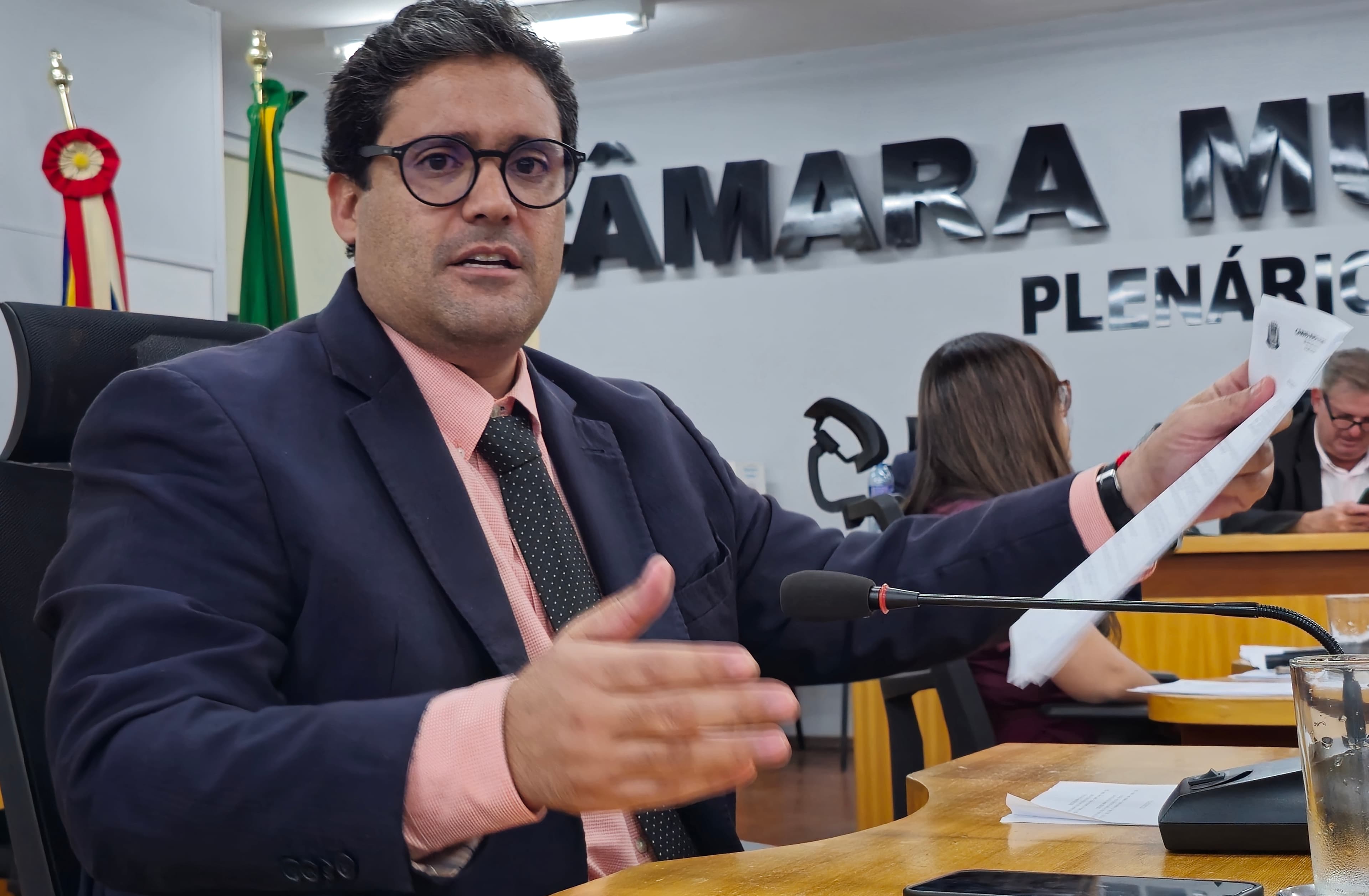Chicão propõe Projeto de Lei que proíbe crianças pedindo esmolas na cidade