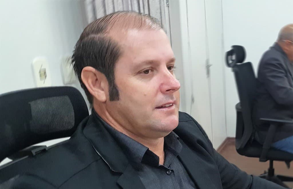 Vereador pede melhorias em via pública localizada no Jatobazinho