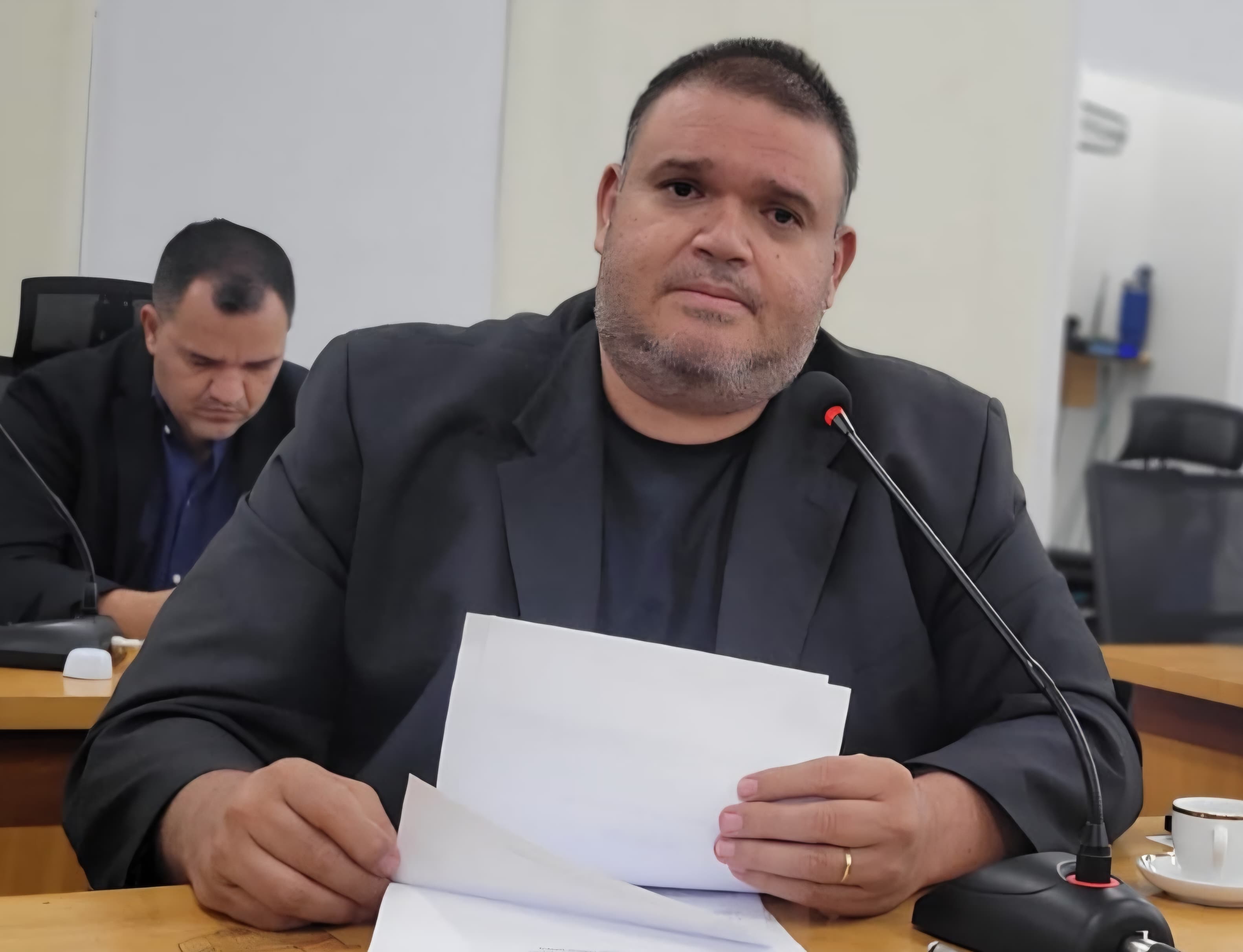 Jovan solicita realização de vistoria técnica em escadaria que dá acesso ao Beira Rio