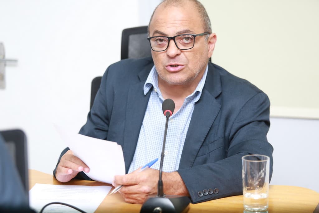 Vereador pede que Procon fiscalize empresas que prestam serviços de internet móvel na cidade