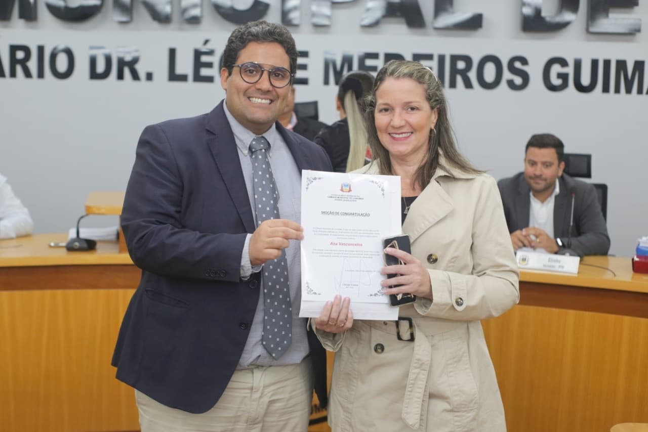 No encerramento do Outubro Rosa, Câmara homenageia enfermeira padrão