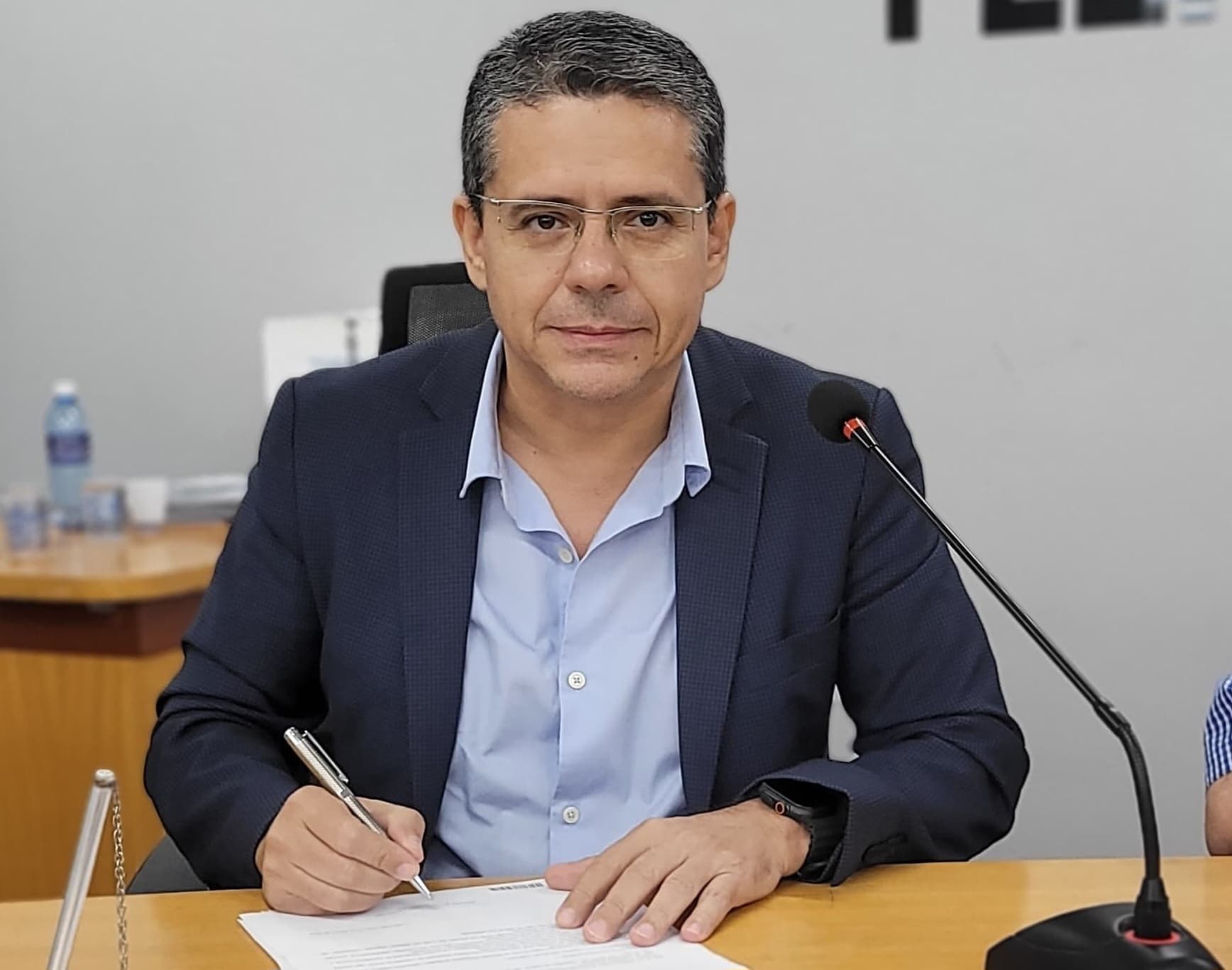 Alexandre sugere rotatória em cruzamento central com intenso fluxo de veículos