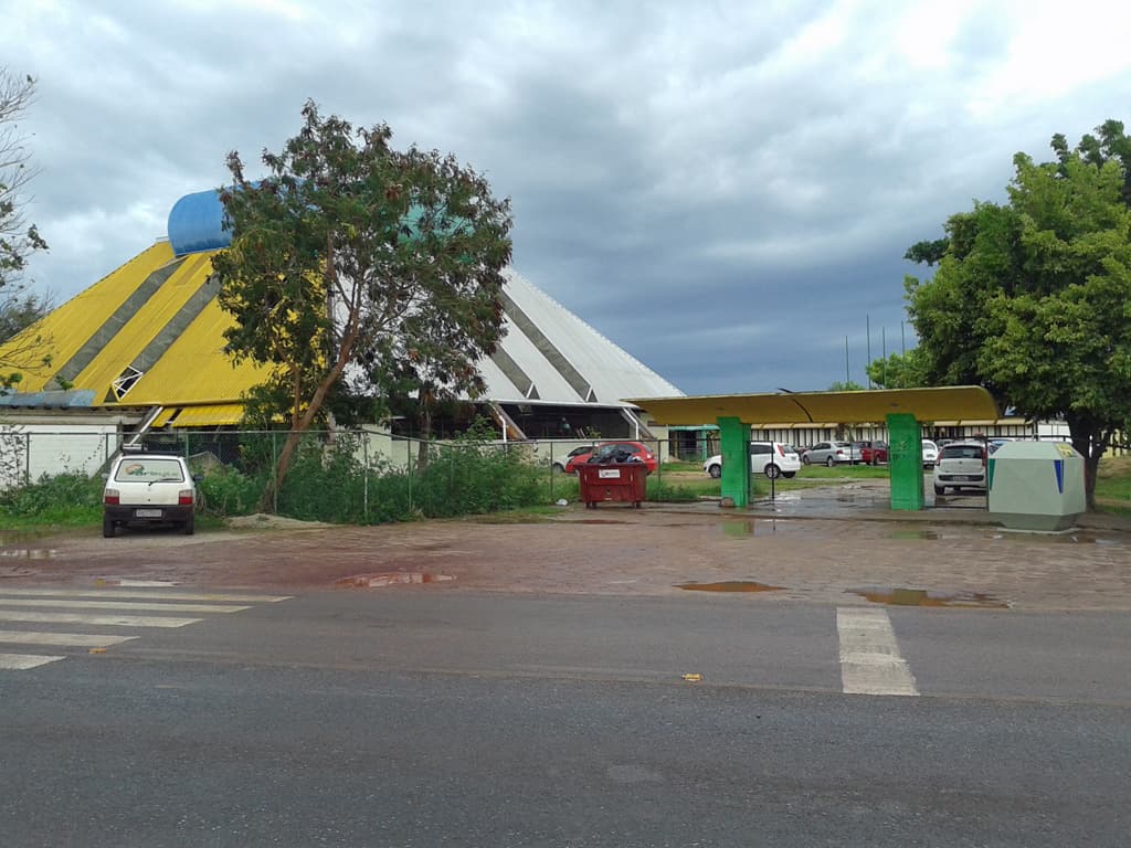 Rufo reivindica construção de quadra de Beach Tennis na Escola CAIC