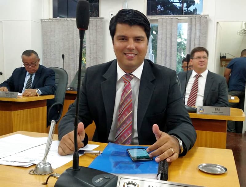 Câmara analisa projeto de lei para reparar danos no ambiente escolar