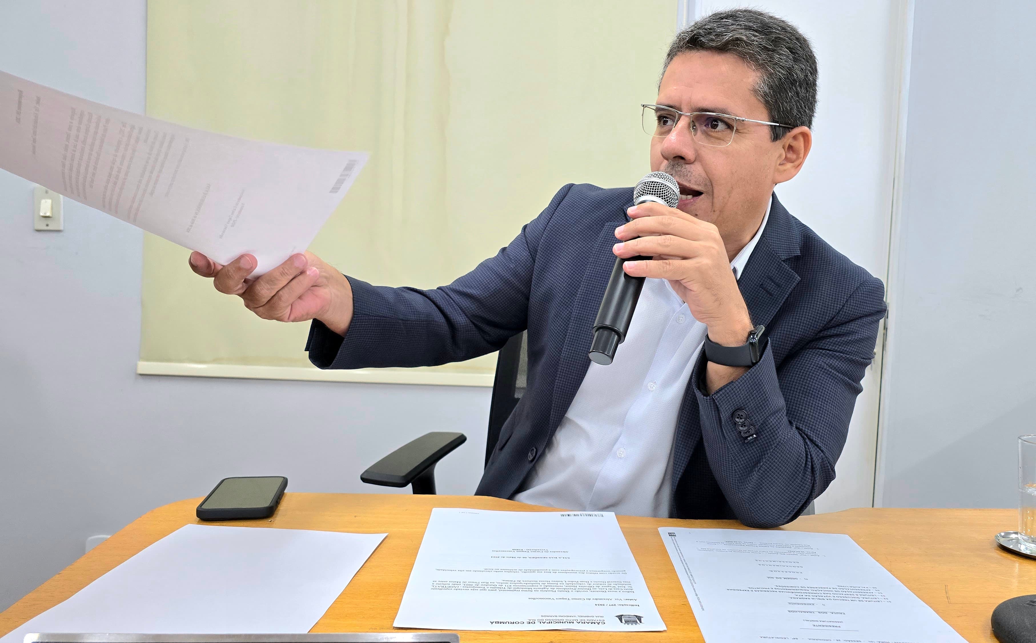 Vereador busca informações sobre pavimentação de via no Conjunto Guanabara