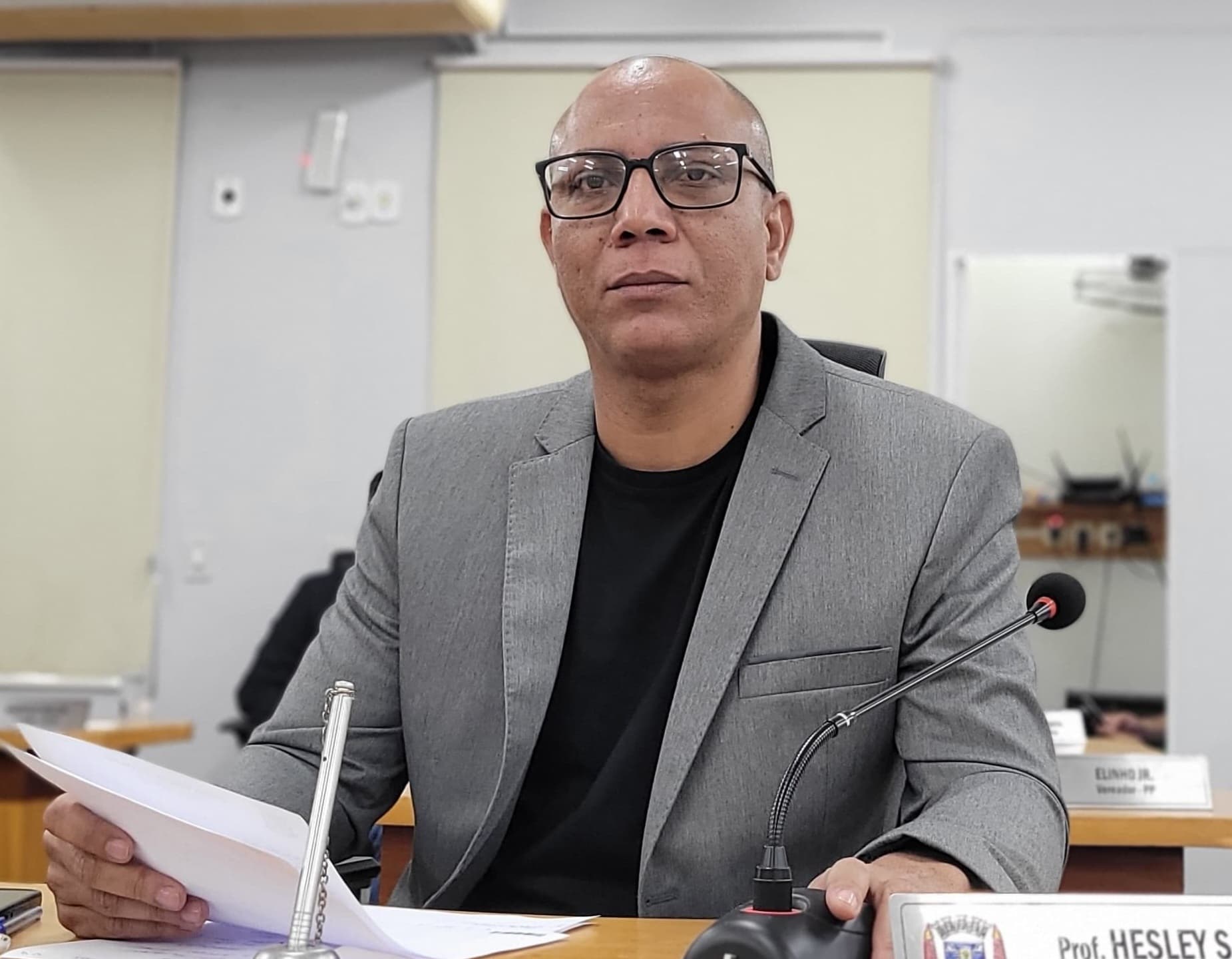 Vereador Hesley solicita recuperação de alameda no Bairro Cervejaria