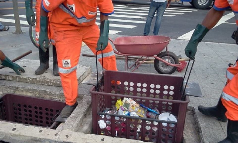 Vereador sugere instalação de equipamentos para evitar entupimento de galerias