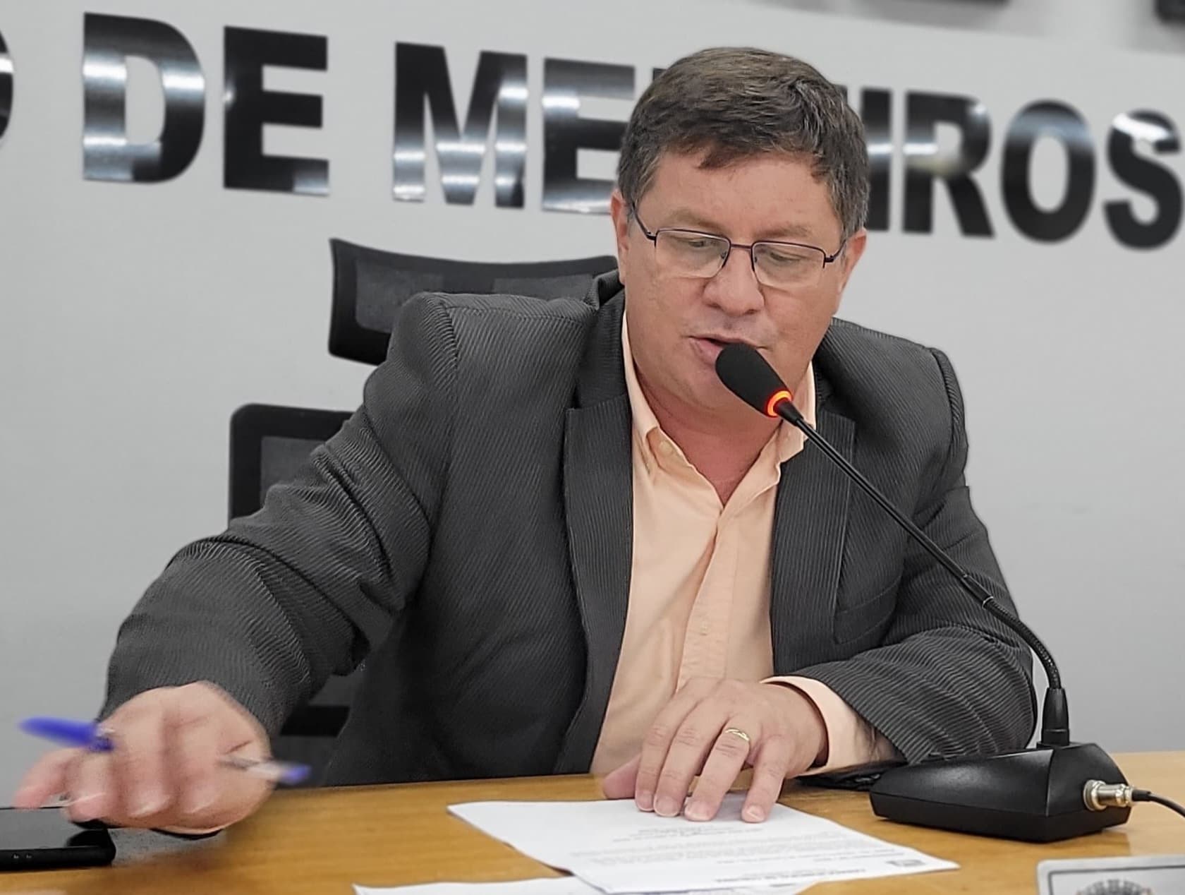 Bira cobra limpeza geral do entorno do Complexo Poliesportivo de Corumbá