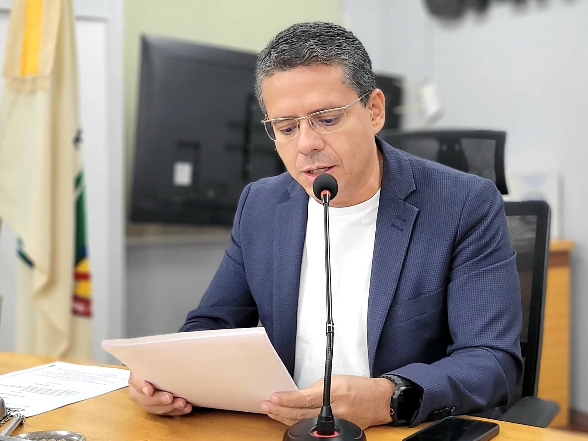 Alexandre pede drenagem e pavimentação de alameda no Guanã 2