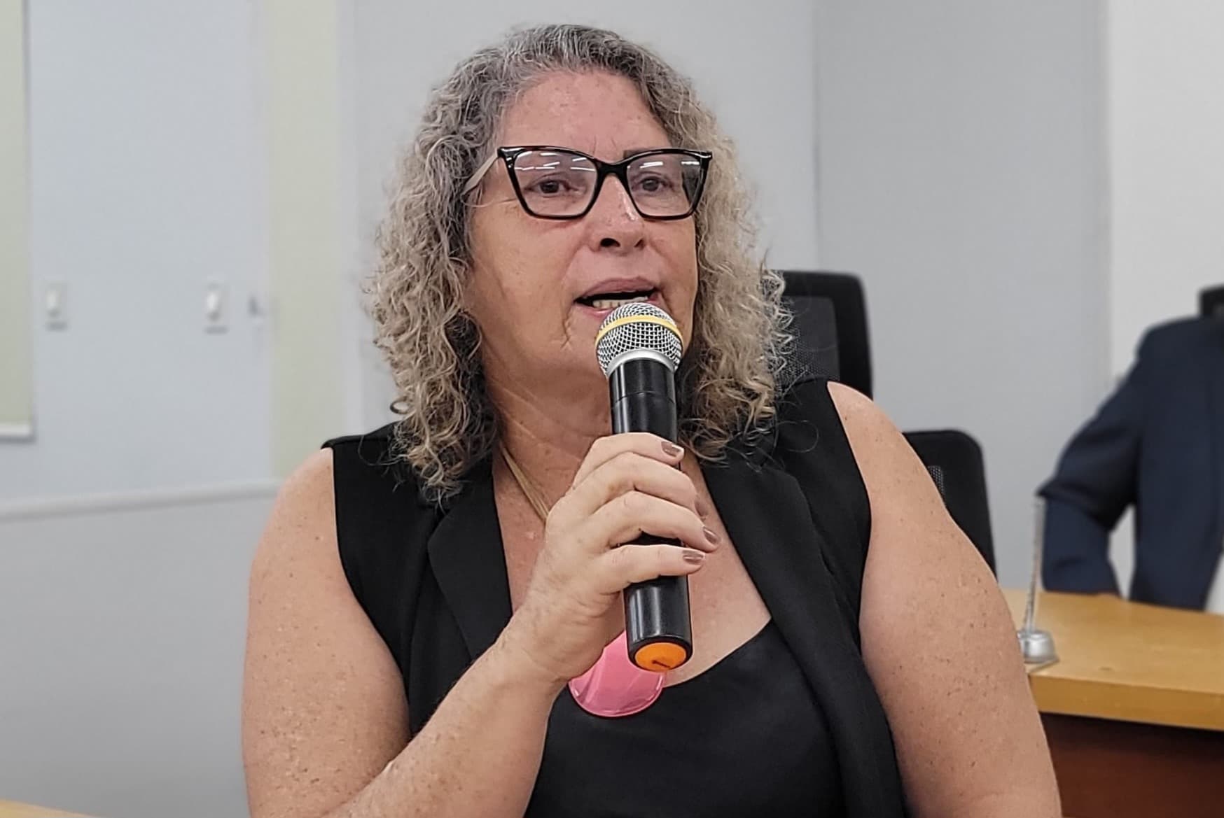 Nanah busca informações sobre via pública apontada como já pavimentada