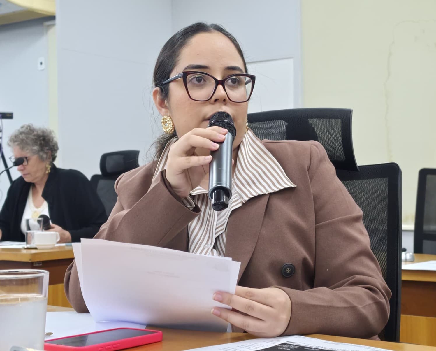 Hanna reivindica praça pública e continuidade da pavimentação em Albuquerque