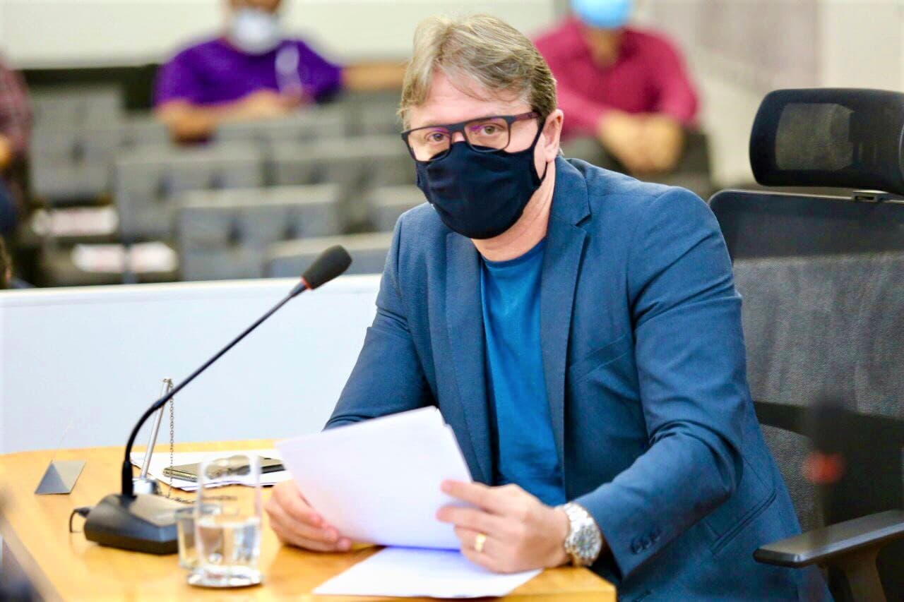 Vereador cobra Energisa para retirada de ‘restos de obras’ após serviços no centro