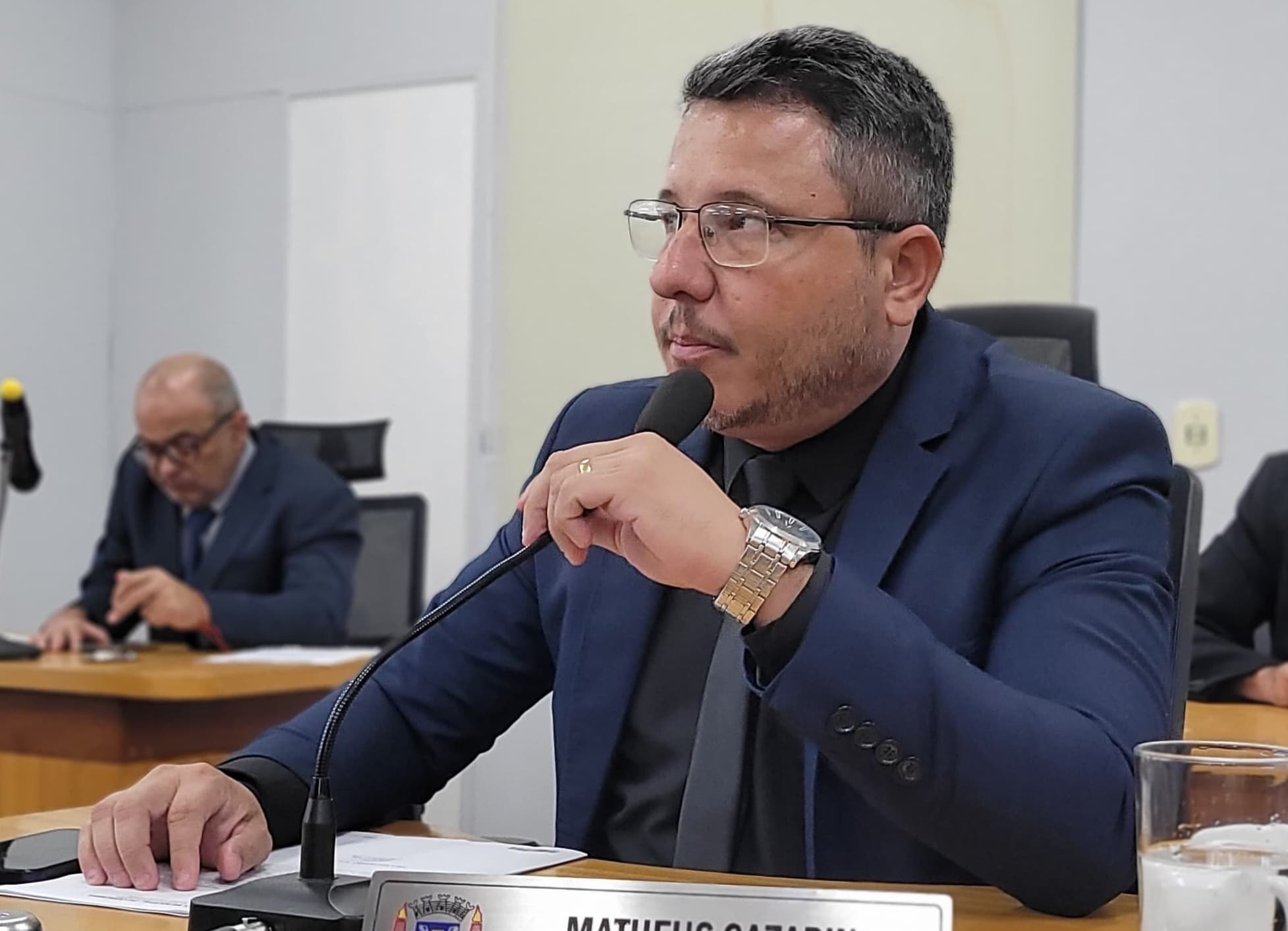 Cazarin solicita informações sobre a empresa responsável pelos serviços de iluminação pública