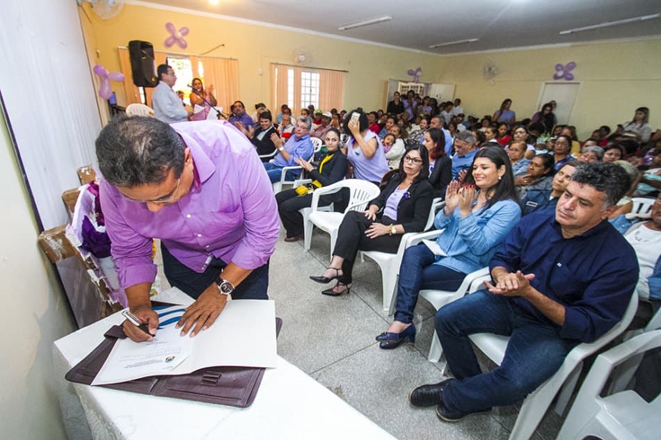 Com presença de vice-governadora, Ruiter sanciona lei que institui Agosto Lilás