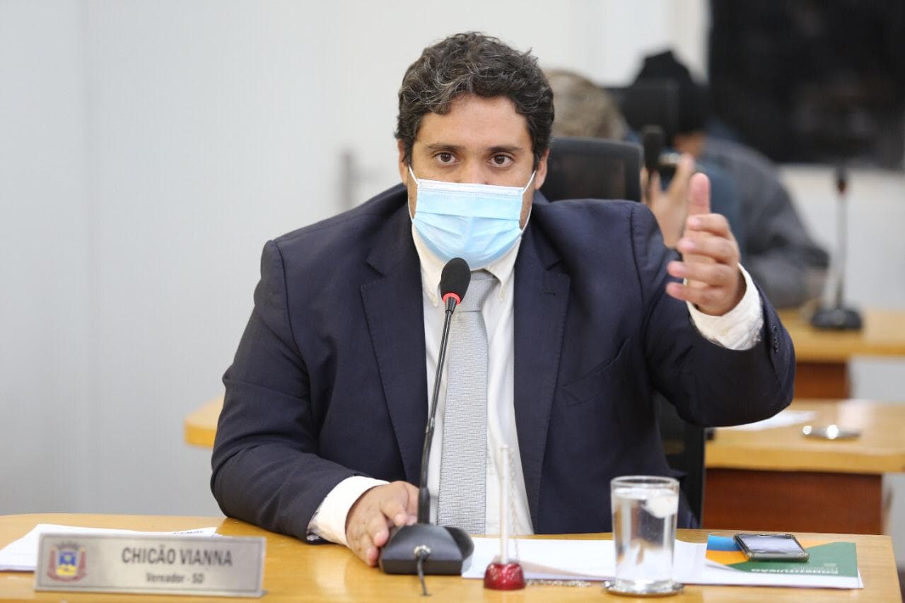 Na Câmara, vereador enaltece autoridades para vacinação em massa contra a Covid