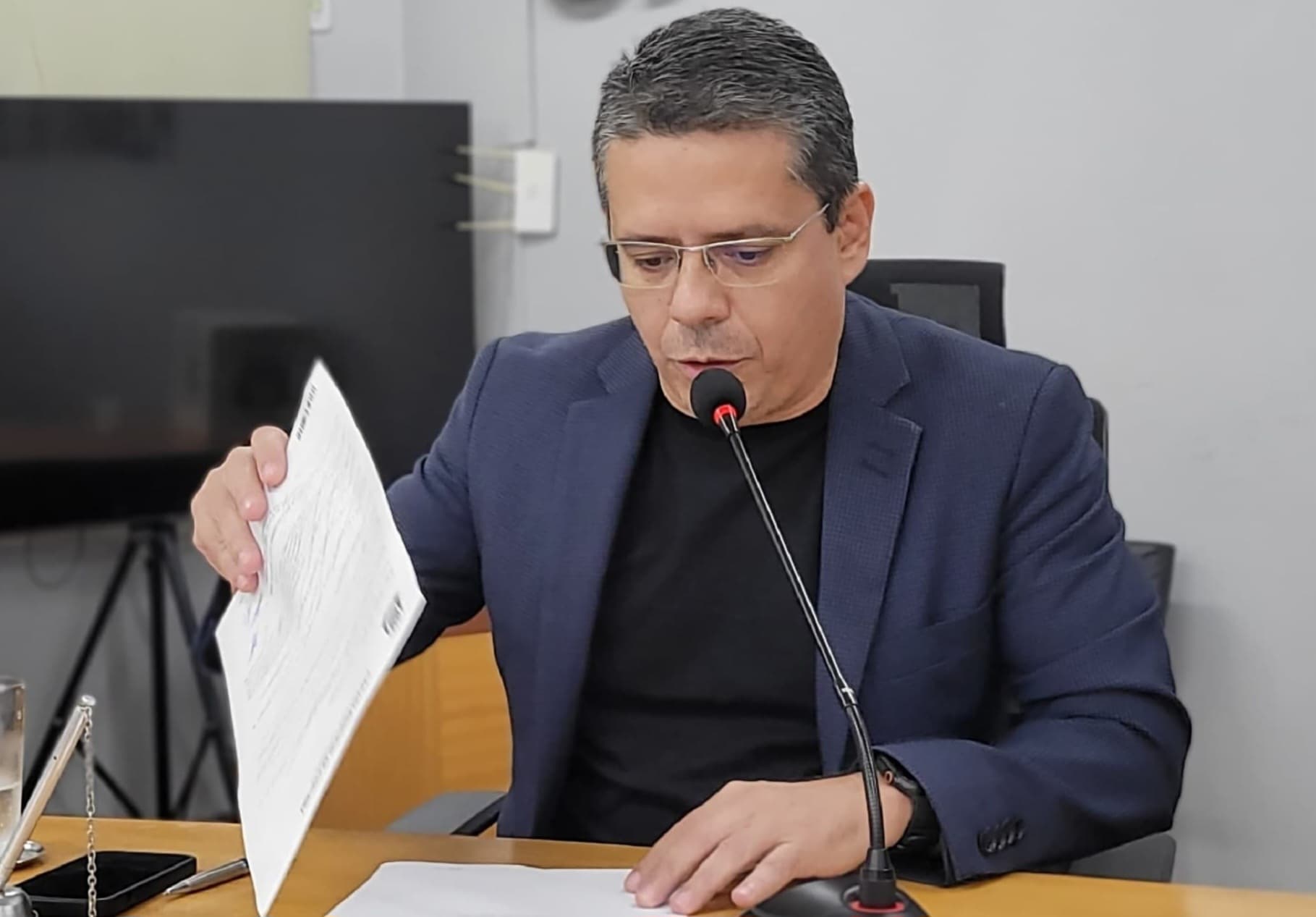 Alexandre cobra informações sobre volume de extração e controle de saída do minério da região