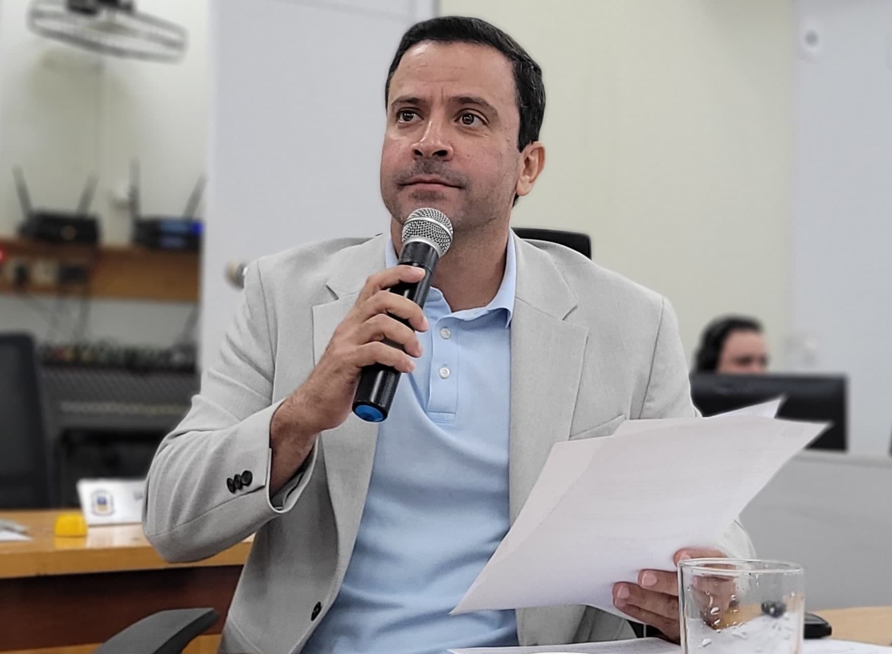 Elinho diz que é preciso apurar contrato com empresa responsável pela sinalização viária