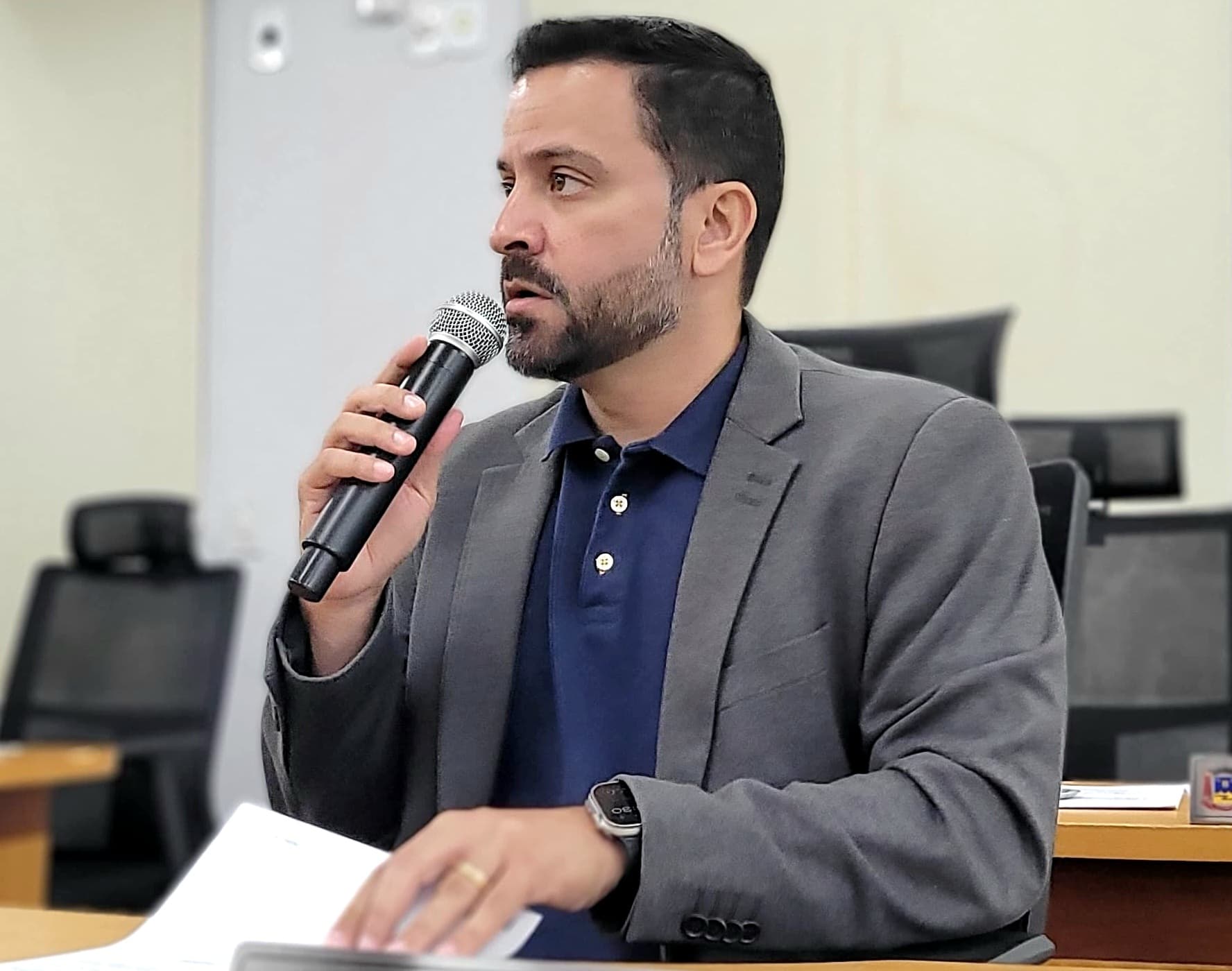 Elinho pede levantamento detalhado em relação aos pontos de ônibus de Corumbá