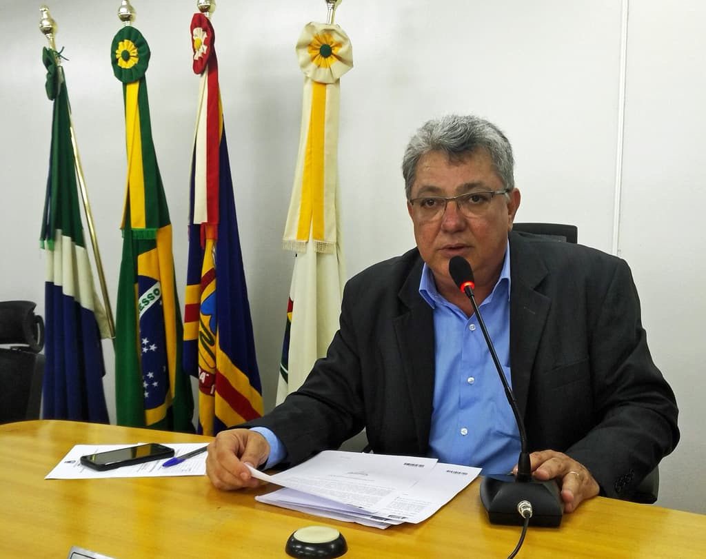 Evander solicita reforço na limpeza de ruas após as feiras-livres de sexta