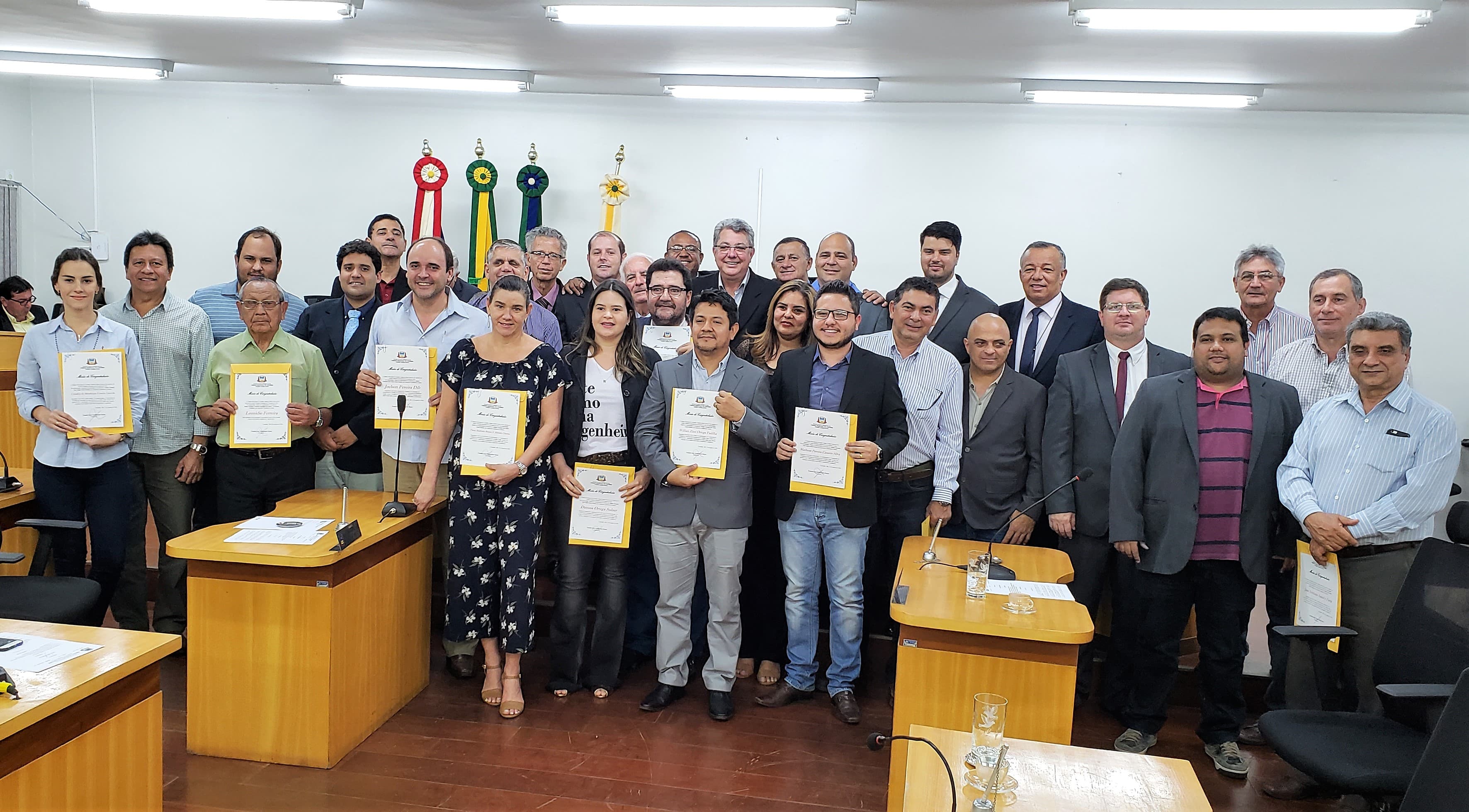 Câmara homenageia engenheiros pelo primeiro aniversário de associação
