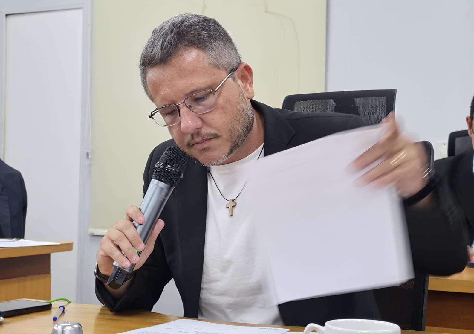 Cazarin solicita limpeza de galeria para evitar alagamentos em região do centro da cidade