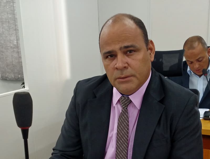 André da Farmácia cobra falta de médicos em unidades de saúde