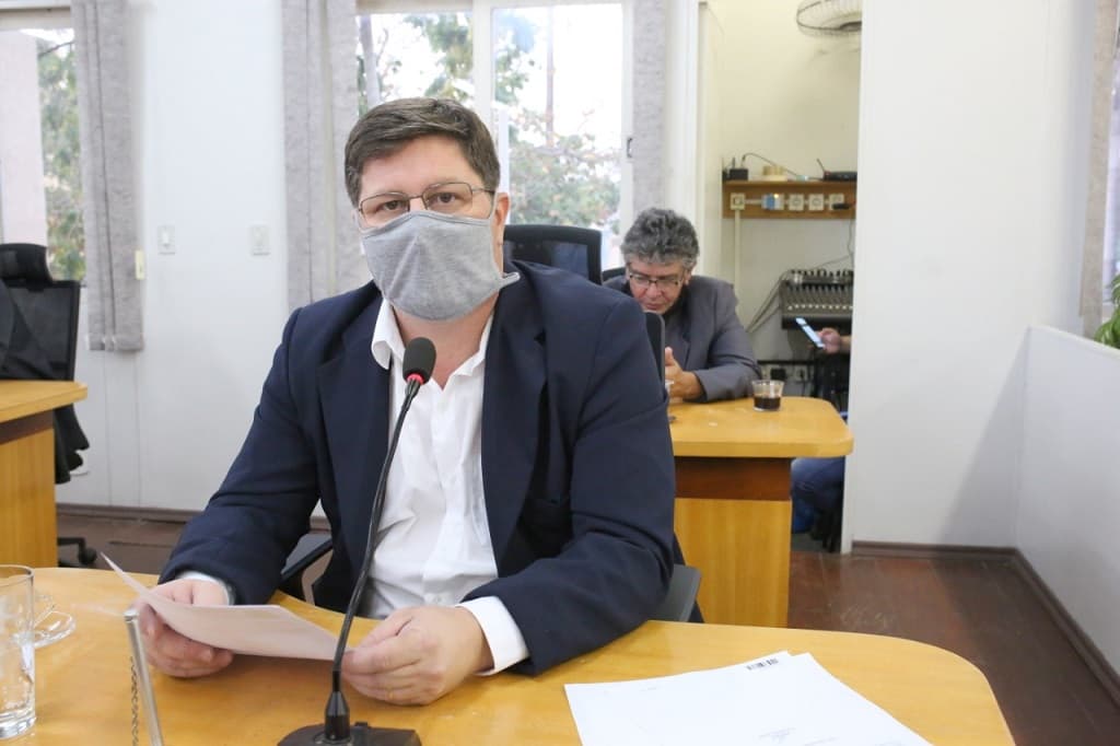 Vereador pede à Prefeitura, pavimentação de via pública no Previsul