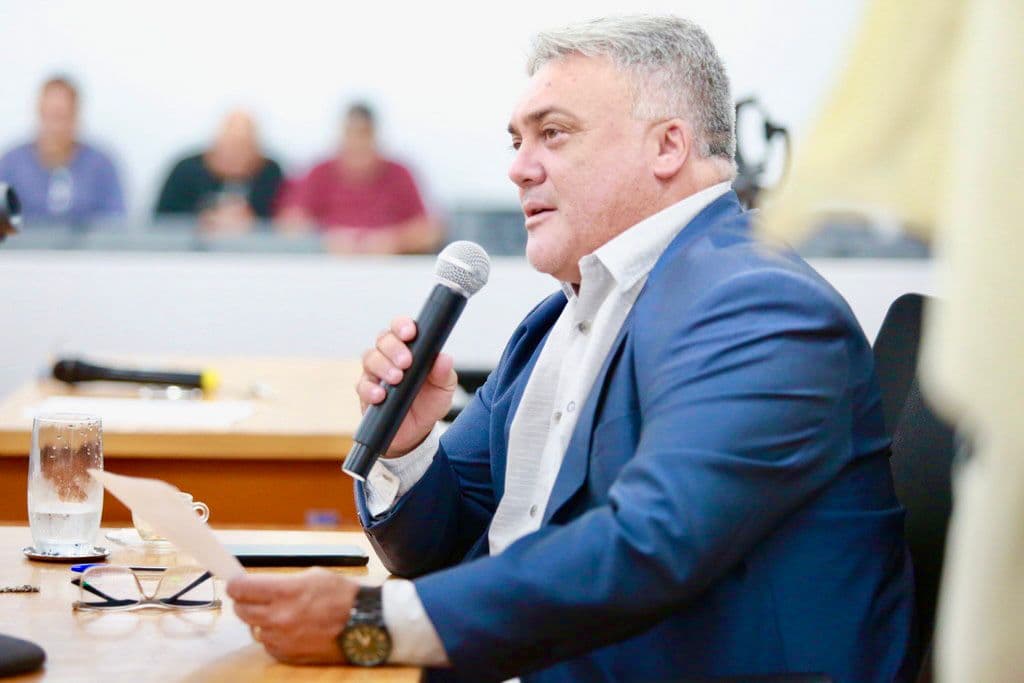 Vereador reivindica capela mortuária, reforma e muro no cemitério de Albuquerque