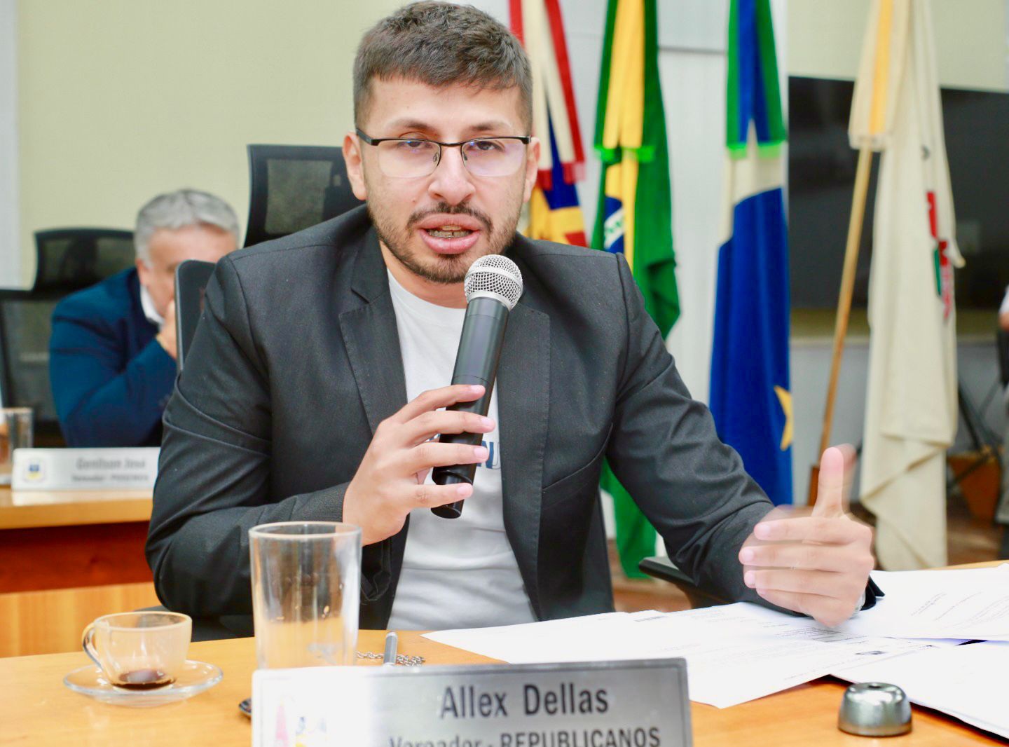 Redução da frota de ônibus e demora preocupam vereador corumbaense