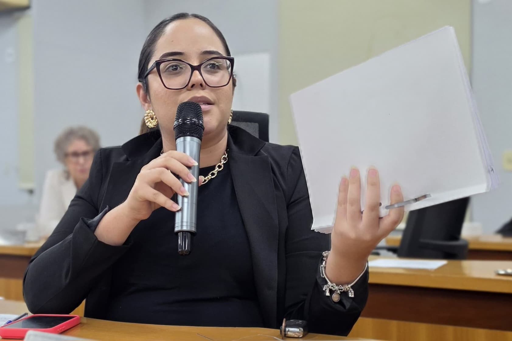 Hanna busca informações sobre atendimento de pessoas em situação de rua e imigrantes