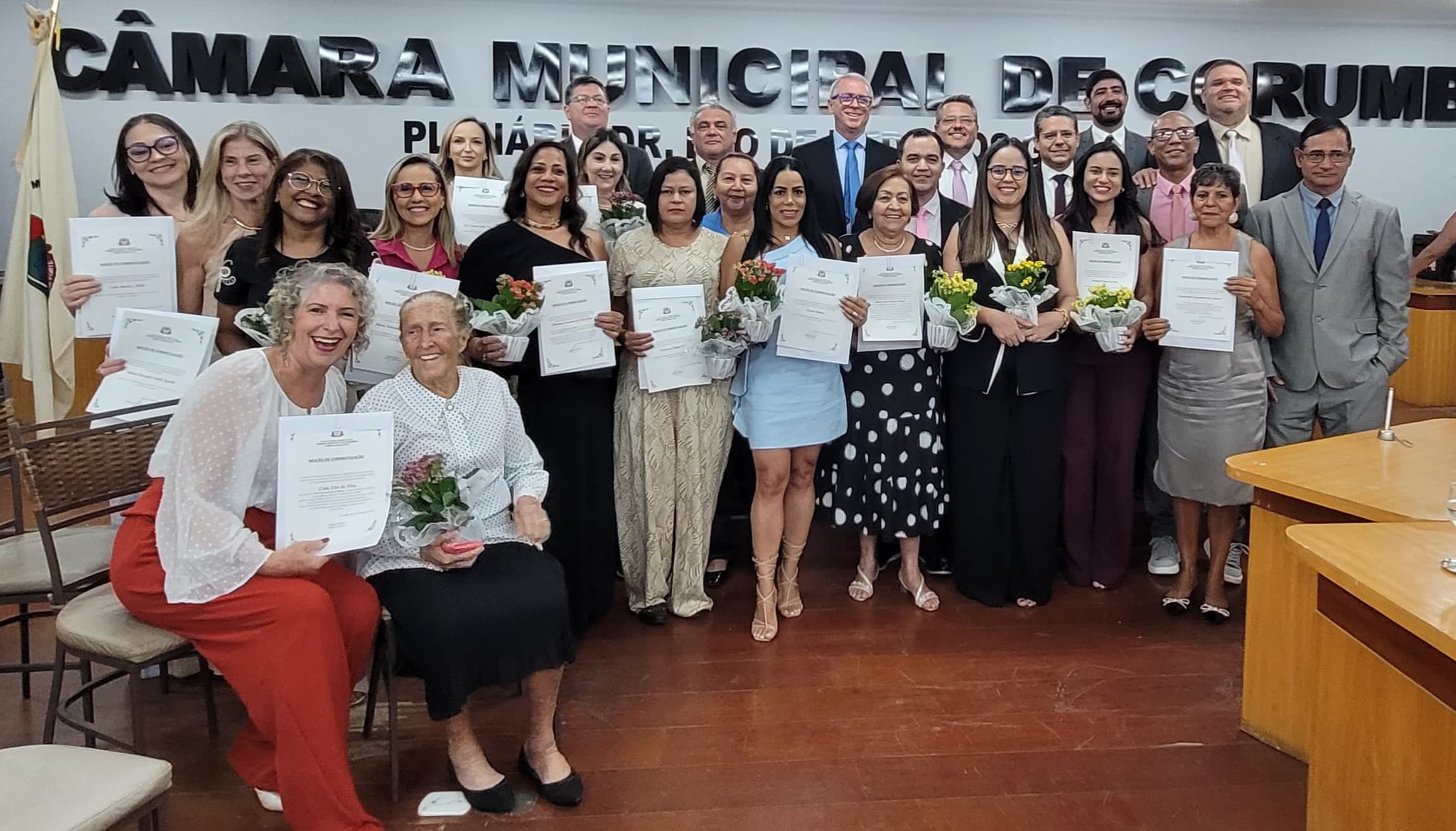 Câmara encerra março com sessão solene em homenagem às mulheres