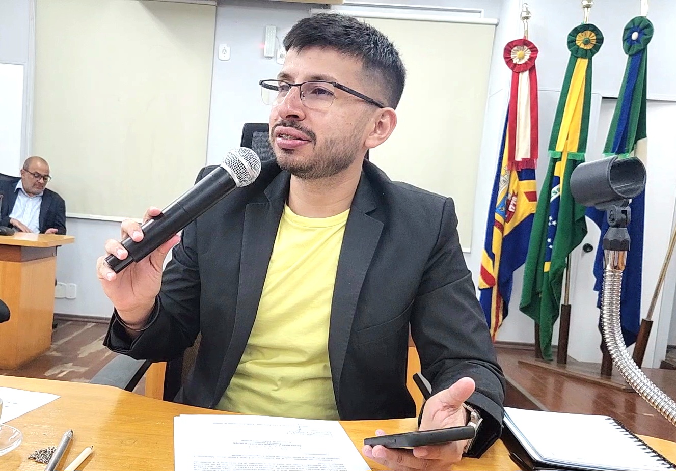 Vereador pede mais segurança de trânsito na 21, em frente a campo de futebol