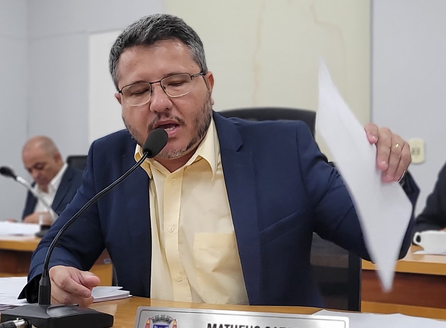 Cazarin cobra respostas claras e objetivas por parte do Poder Executivo