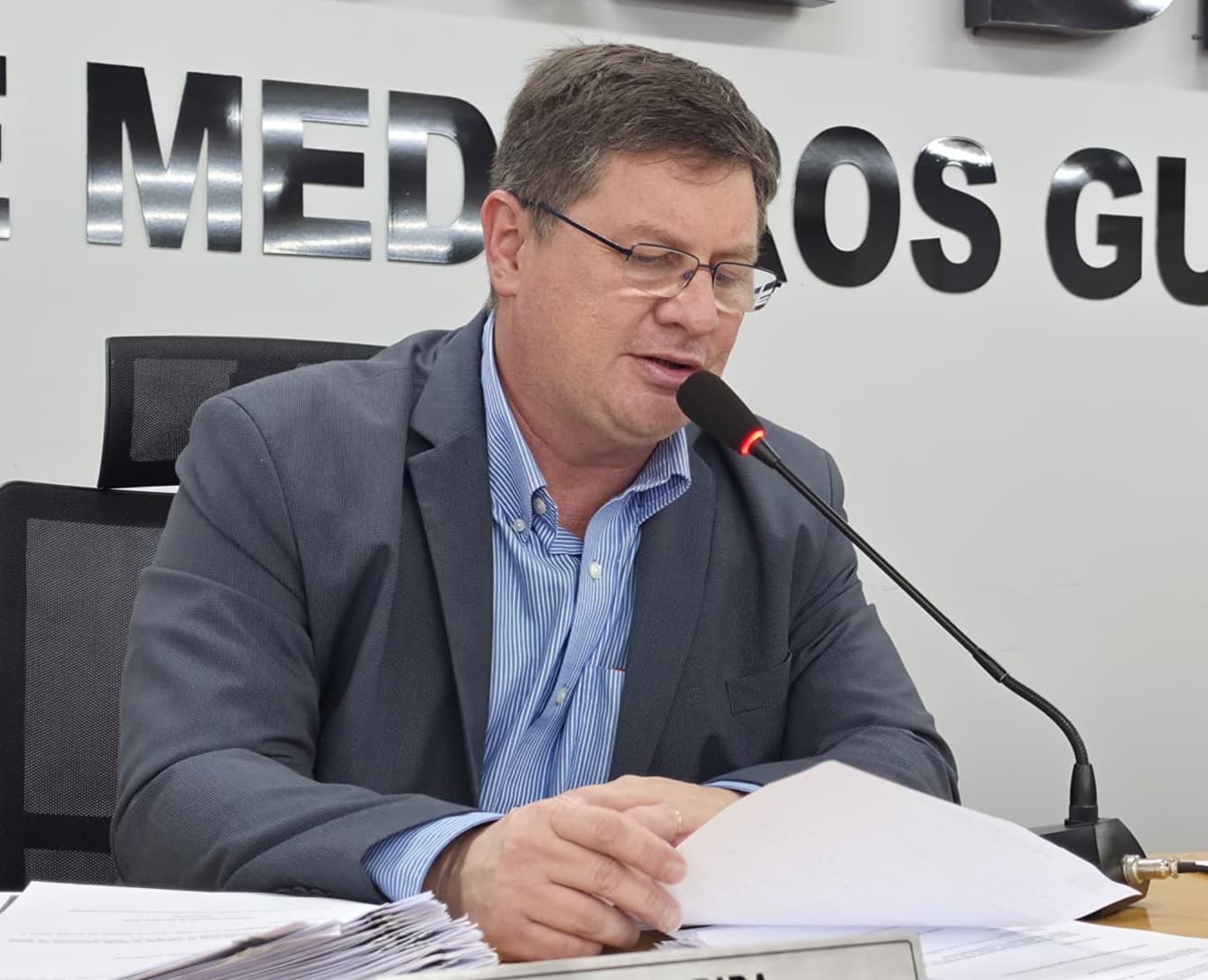 Bira destaca necessidade de lixeiras nos cruzamentos das vias centrais da cidade