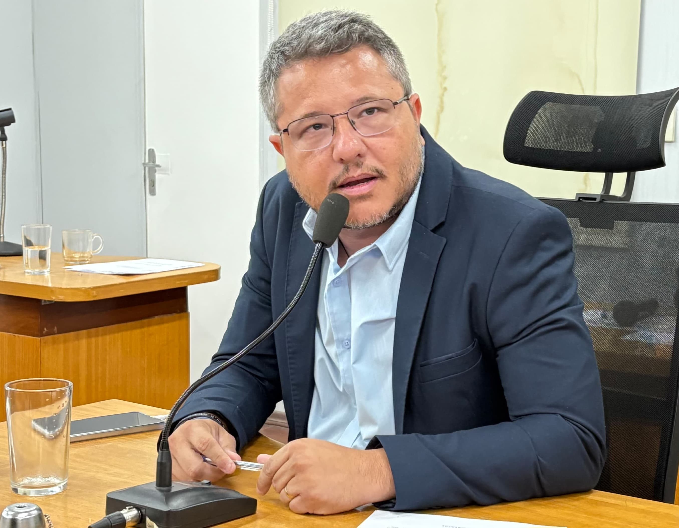 Matheus busca informações sobre suspensão do contrato da PPP de iluminação pública