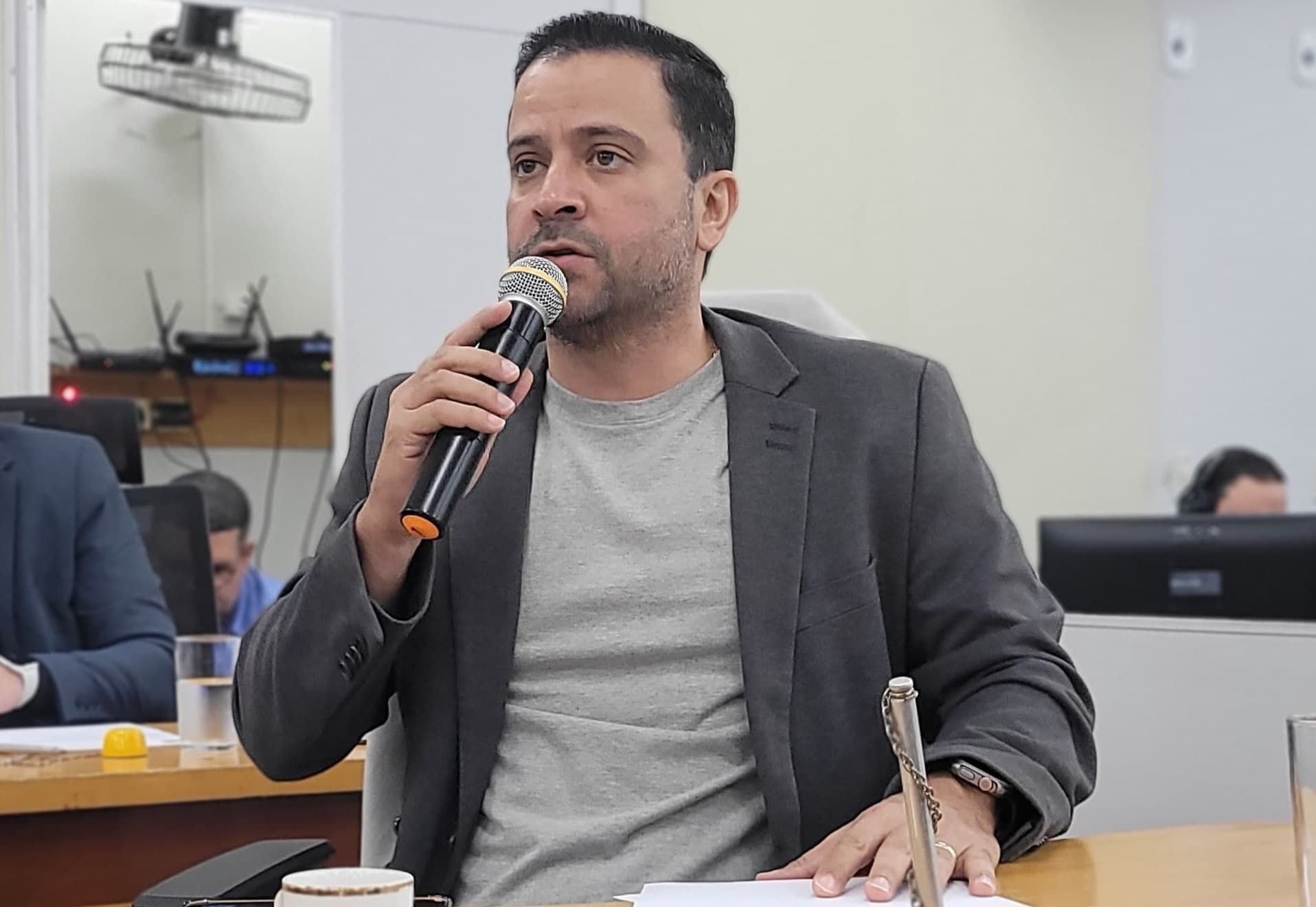 Elinho pede apoio de Paulo Duarte para reabertura da praça do Sesi
