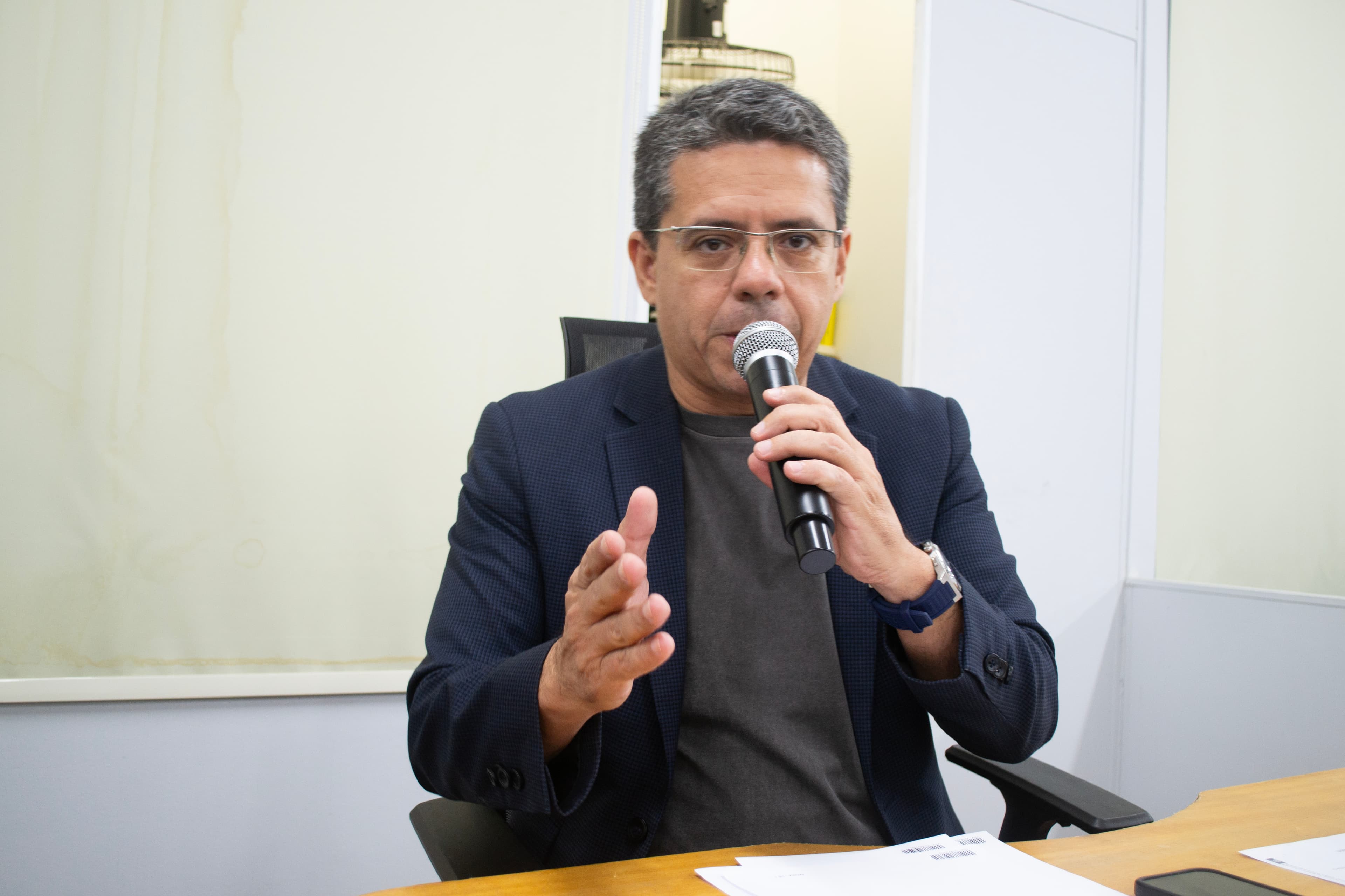 Alexandre sugere transformação da Rua Cáceres em mão única