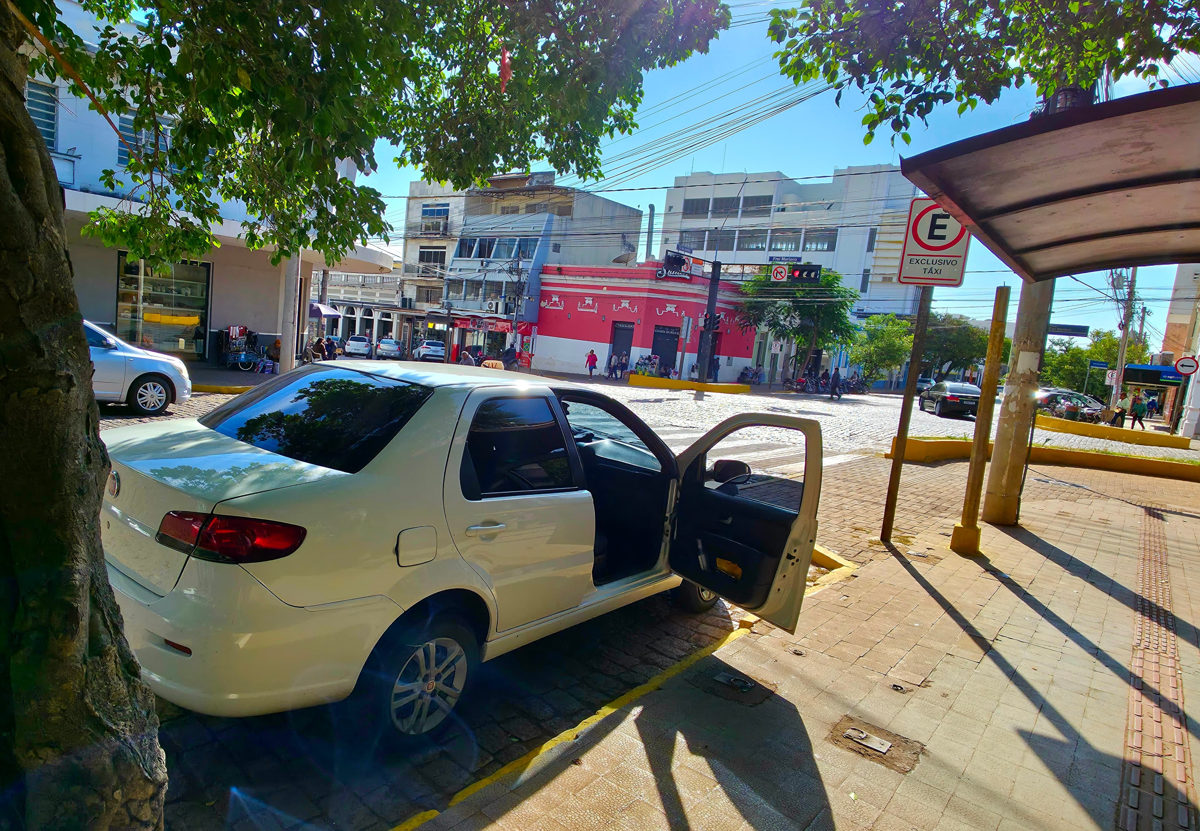 Hanna solicita estudos para preenchimento das vagas de taxi na cidade